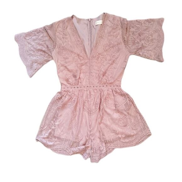 Altar'd State Bellwood Blush Pink Lace Romper Size Small - Picture 2 of 4